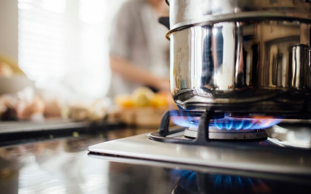 Bij koken op gas komen stikstofdioxiden en ultrafijnstof vrij. beeld iStock