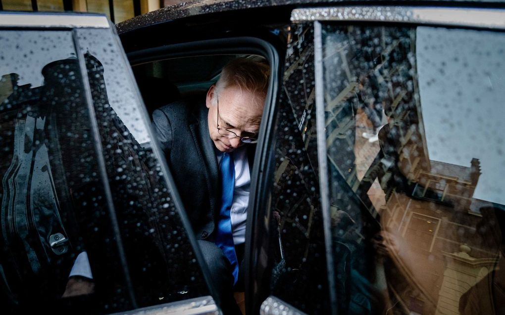 Landbouwminister Piet Adema verlaat vrijdag het Binnenhof na afloop van de ministerraad. beeld ANP, Bart Maat