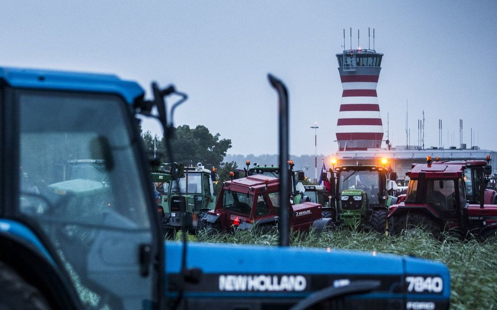 Boeren protesteren in 2020 bij Lelystad Airport. beeld ANP, VINCENT JANNINK
