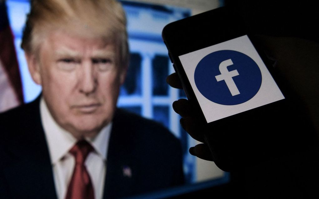 Compilatie van oud-president Trump van de VS en het Facebooklogo. beeld AFP, Olivier Douliery