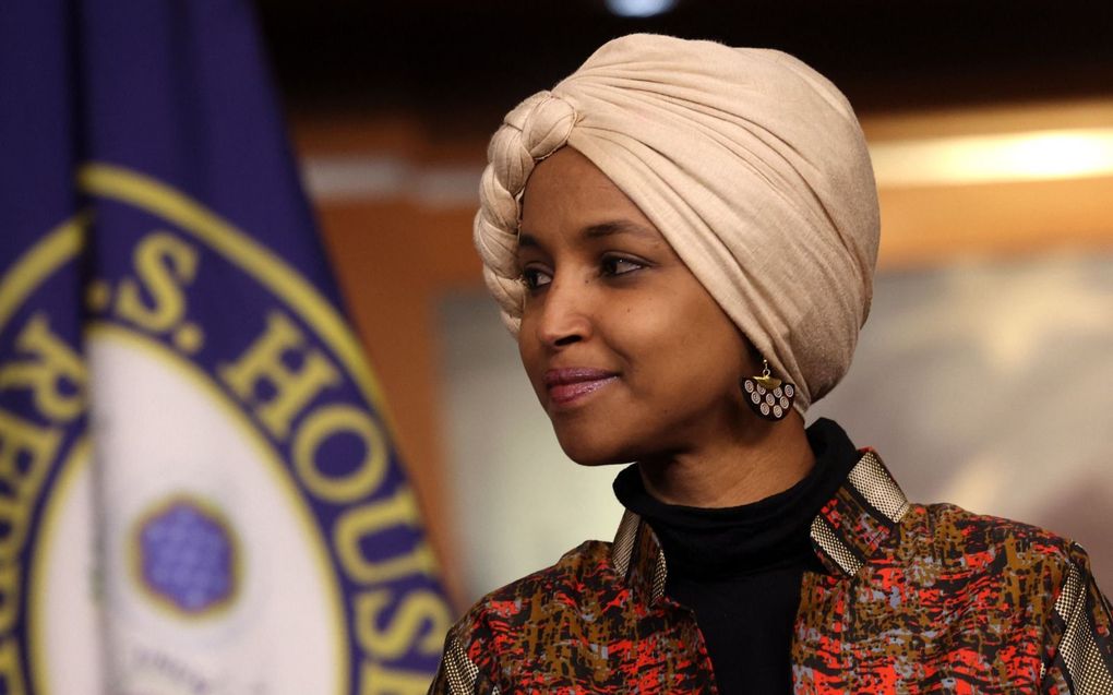 De Democratische afgevaardigde Ilhan Omar is één van de drie moslims in het Amerikaanse Congres. beeld AFP, Kevin Dietsch