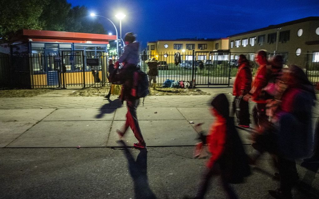 Asielzoekers met kleine kinderen bij het aanmeldcentrum in Ter Apel. beeld ANP, VINCENT JANNINK