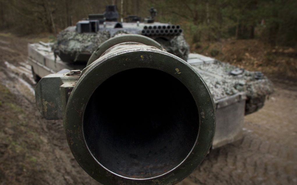 Duitse tanks met Nederlandse bemanning oefenen in de omgeving van Bergen Hohne op de Luneburger Heide (Duitsland). beeld ANP, EVERT-JAN DANIELS