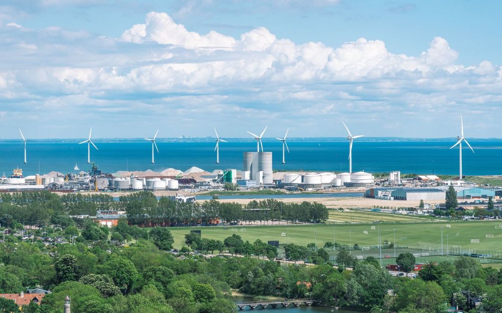 Windturbines bij Kopenhagen. De EU wil de eigen industrie stimuleren te verduurzamen. beeld iStockphoto, Michele Ursi