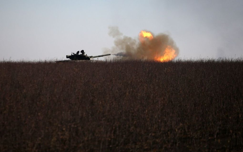 Een Oekraïense tank vuurt op een Russisch doel bij Bachmoet. beeld Antarolii Stepanov