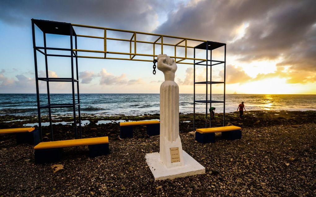 Het Tula-monument op Curaçao herinnert aan de grote slavenopstand van 17 augustus 1795 op de executieplaats van de slavengroep onder leiding van verzetsstrijder Tula. beeld Maarten Boersema