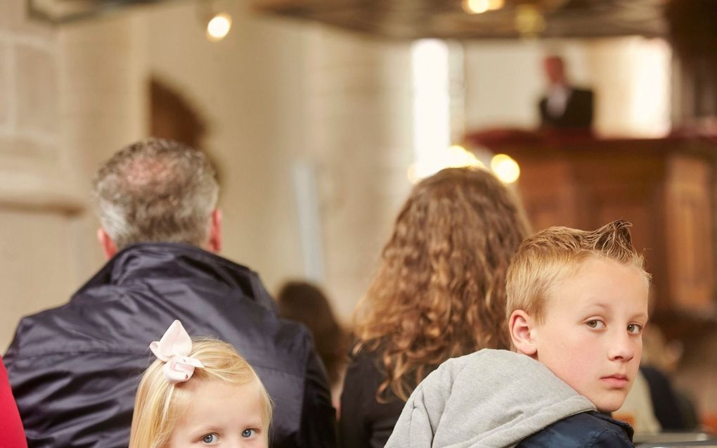 „Leer kinderen in de gemeente van jongs af aan verantwoordelijkheden te dragen en mee te doen in de gemeente. Vanaf drie jaar kunnen ze kleine klusjes uitvoeren.” beeld Jaco Klamer