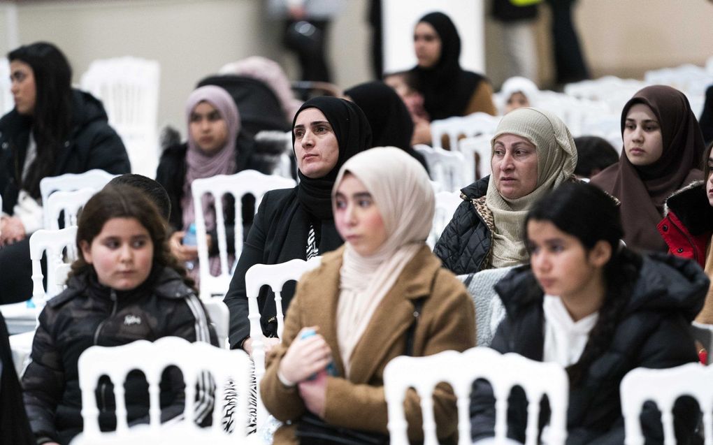 Herdenkingsbijeenkomst in Den Haag voor de slachtoffers van de aardbevingen in Syrië en Turkije. beeld ANP, Jeroen Jumelet