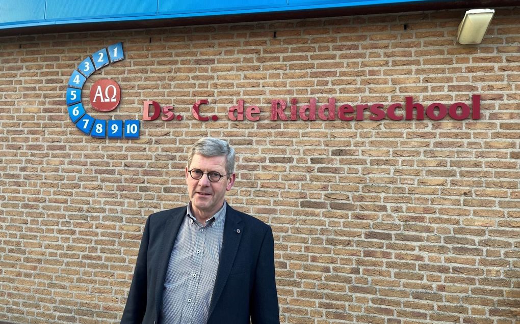 Jaap den Hertog neemt na bijna 43 jaar afscheid van het onderwijs. Sinds 1993 was hij directeur van de Ds. C. de Ridderschool in Nunspeet. beeld RD