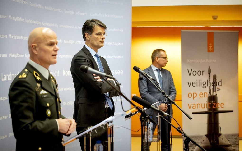 Generaal-majoor Jan Swillens (l.) en directeur-generaal Erik Akerboom van de inlichtingendiensten MIVD en AIVD tijdens  een toelichting op de gevolgen van de oorlog in Oekraïne voor Nederland. beeld ANP