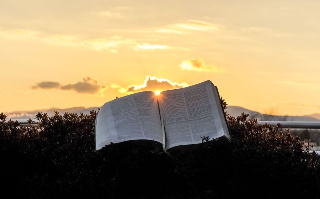 „Een karakteristiek van het werk van de Geest is volgens Jonathan Edwards het respect voor de Heilige Schrift en het besef van de goddelijkheid ervan.” beeld iStock