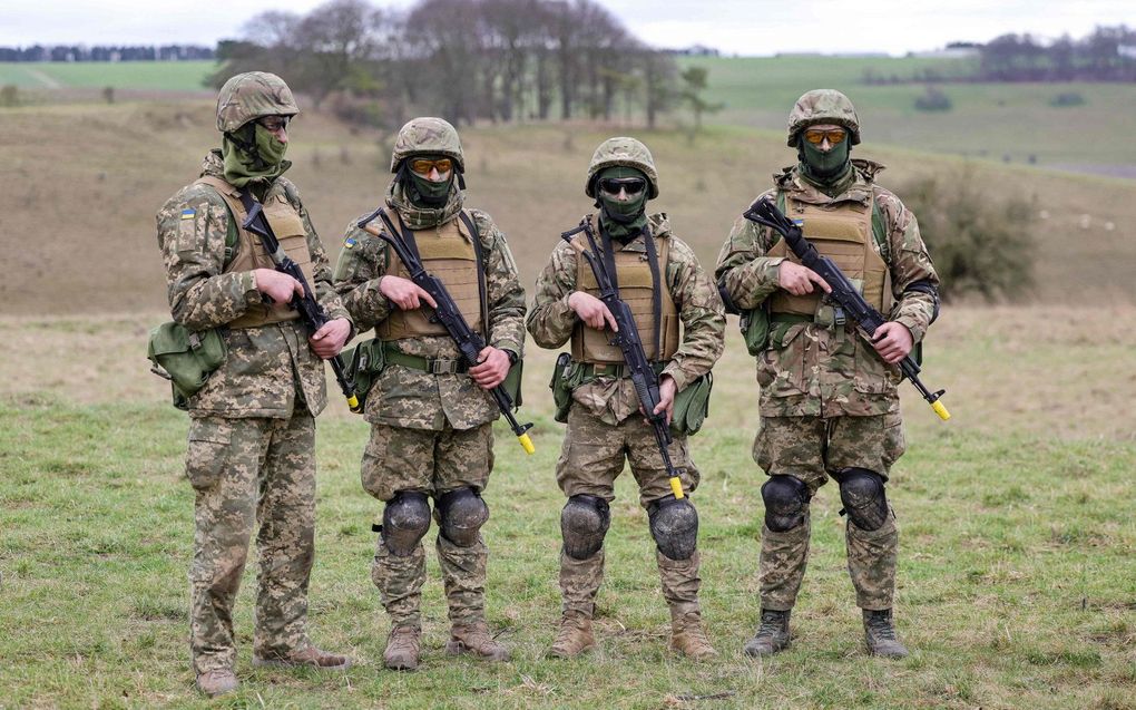 Oekraïense militairen tijdens een training in Engeland. beeld AFP