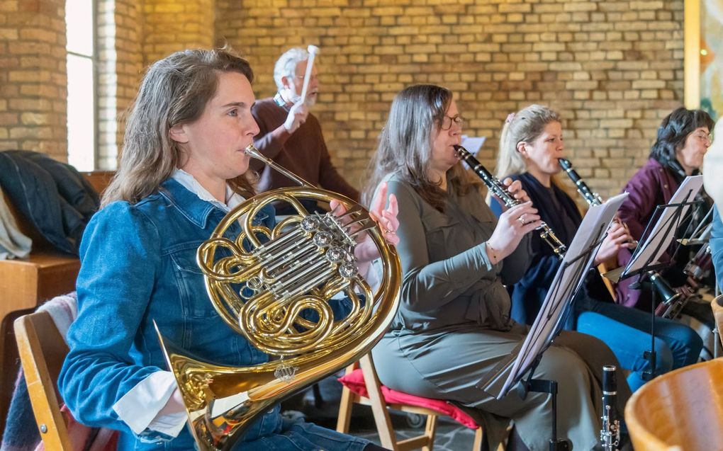 Christelijk symfonieorkest Sjosjanim. beeld Ruben Schipper