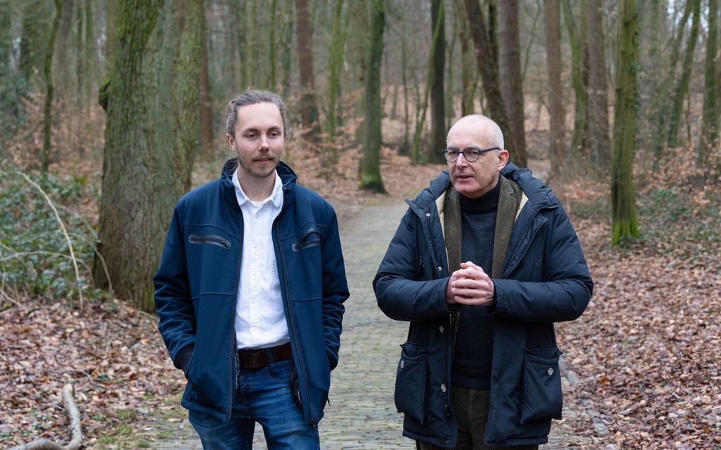 Prof. Bertjan Verbeek (r.) en Hidde Bouwmeester, experts op het terrein van internationale betrekkingen, in debat over de oorlog in Oekraïne. beeld RD, Anton Dommerholt