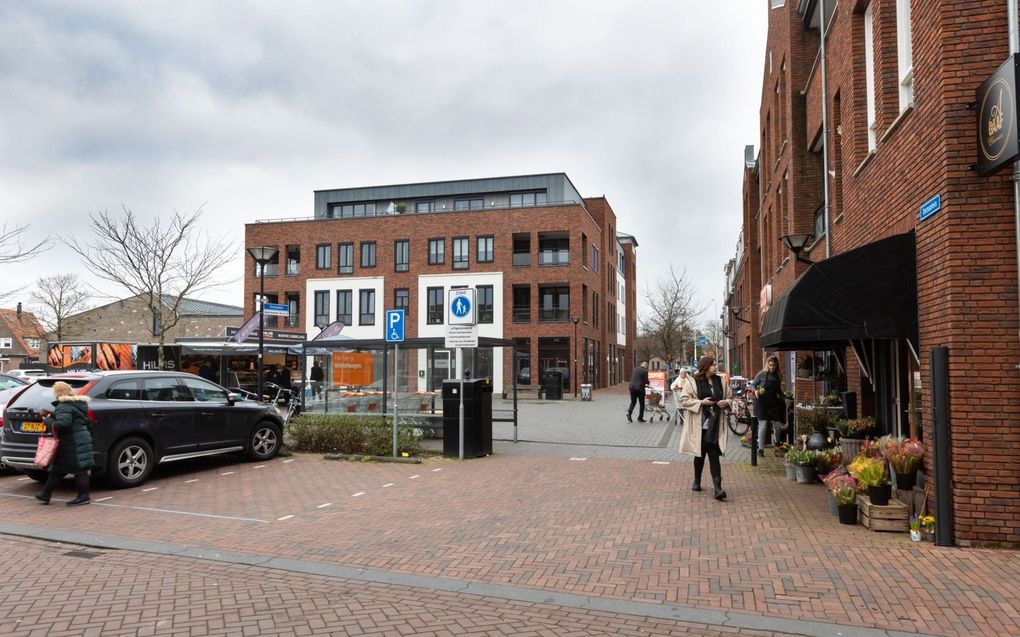 Voor Renswoudenaar Gera (82) mogen de Oekraïners nog veel langer blijven. Al zit daar wel wat eigenbelang bij. Foto: Dorpsplein in Renswoude. beeld RD, Anton Dommerholt