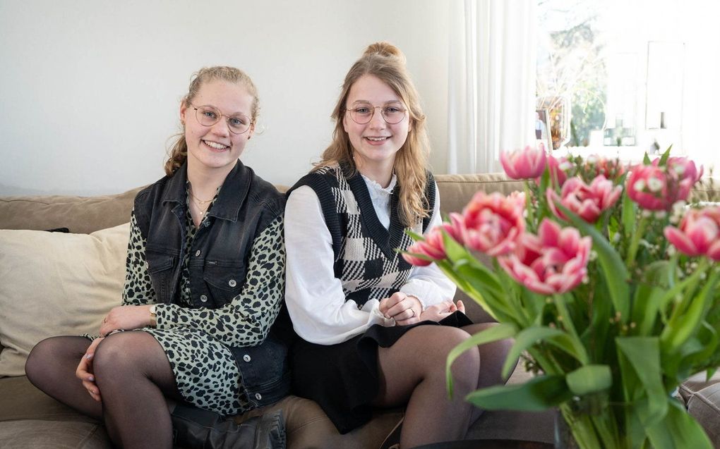 Jasmijn Wiltink (l.) en Rosa-Lyn Dannenberg. beeld Niek Stam