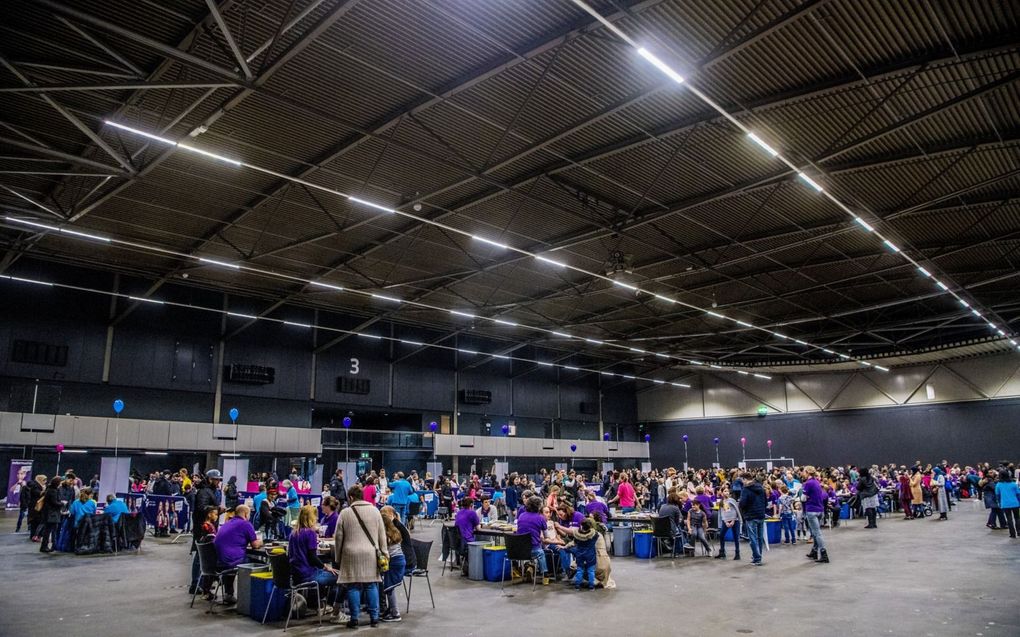 Kinderen worden gevaccineerd tegen tijdens een vaccinatiedag in Ahoy, Rotterdam. beeld ANP, Robin Utrecht