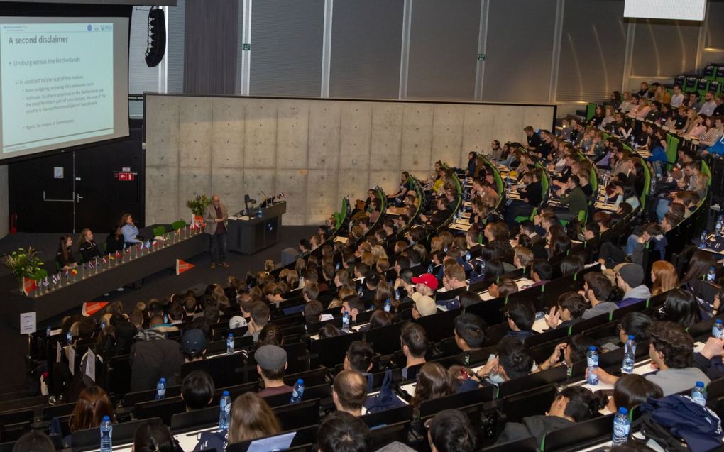 „Van de 1122 universitaire opleidingen bieden er 802 een volledig Engelstalig programma aan.” beeld iStock