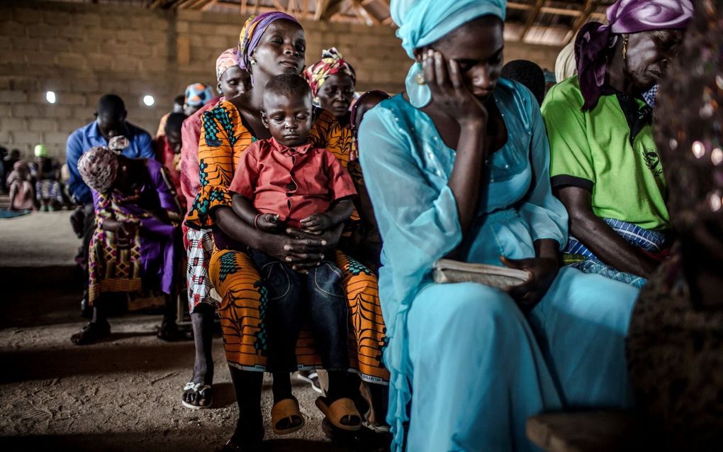 Een kerkdienst op het platteland in Nigeria. In het Afrikaanse land werden vorig jaar bijna 5000 christenen gedood, aldus Open Doors. beeld AFP, Luis Tato