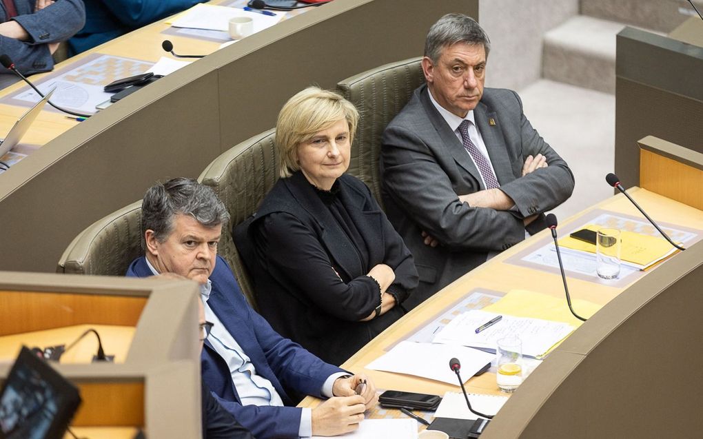 V.l.n.r.: de Vlaamse ministers Bart Somers (Open Vld), Hilde Crevits (CD&V) en minister-president Jan Jambon, dinsdag tijdens het stikstofdebat in het Vlaamse parlement. beeld AFP, James Arthur Gekiere