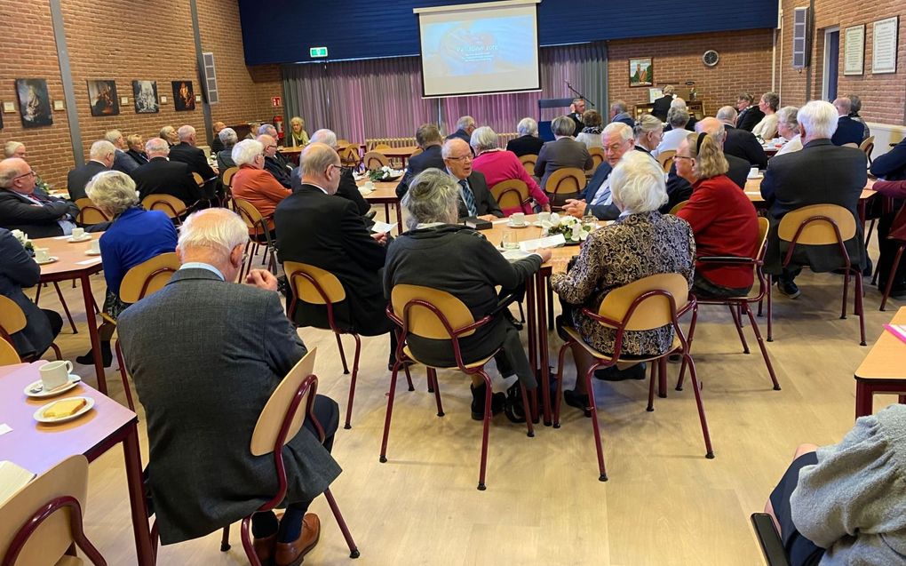 In Veenendaal vond woensdag een bijeenkomst plaats voor hervormd-gereformeerde emerituspredikanten en predikantsvrouwen. Sprekers waren arts Marleen Hout en ds. J.P. Nap. beeld A.M. Alblas