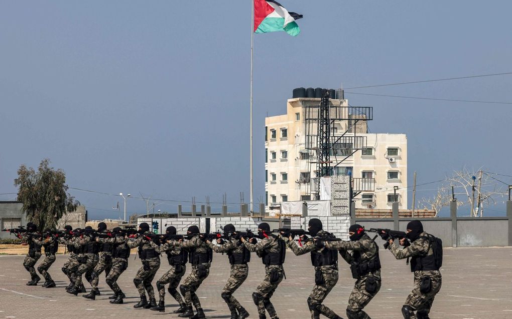 Leden van Hamas trainen in Gaza. beeld AFP, Mohammed Abed