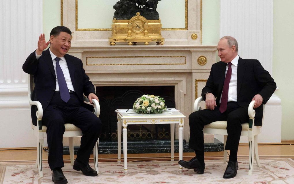 De Russische president Vladimir Poetin en zijn Chinese ambtgenoot Xi Jinping in Moskou. beeld AFP, Sergei Karpukhin