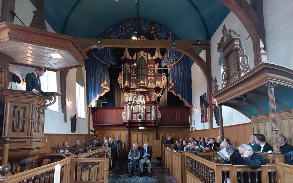 Ruim vijftig predikanten oefenden woensdag in de Sint-Janskerk te Deinum met het maken van een preek volgens een methode uit de Vroege Kerk. beeld Simon Bleeker