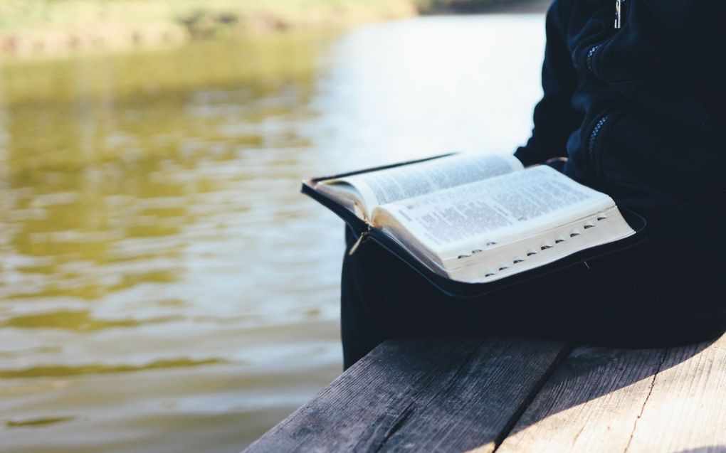 „De Bijbel zegt dat God buitengewoon geïnteresseerd is in wat wij denken: „Heer’, U doorgrondt en kent mij. U kent mijn zitten en mijn opstaan...” (Psalm 139).” beeld iStock