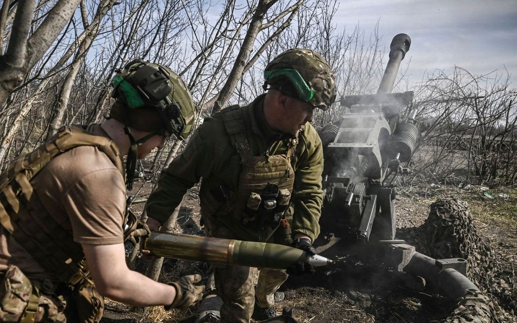 De angst voor oorlog is onder Nederlanders sterk toegenomen. Foto: Oekraïense militairen in het oosten van Oekraïne. beeld AFP, Aris Messinis