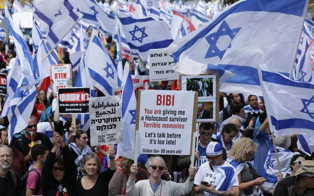 Protest bij de Knesset in Jeruzalem, maandag. beeld EPA, Abir Sultan