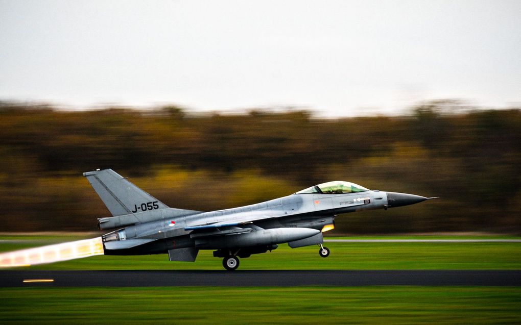 Een F16 op vliegbasis Volkel. beeld ANP ROB ENGELAAR