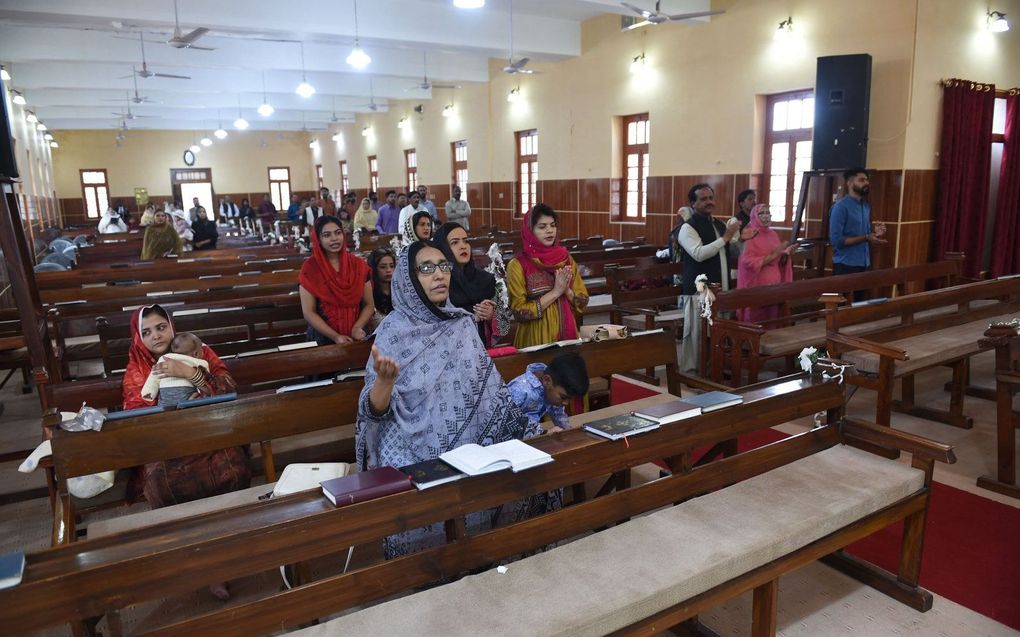 Christenen tijdens paaszondag, in een methodistenkerk in de Pakistaanse stad Quetta. Beeld AFP, Banaras Khan