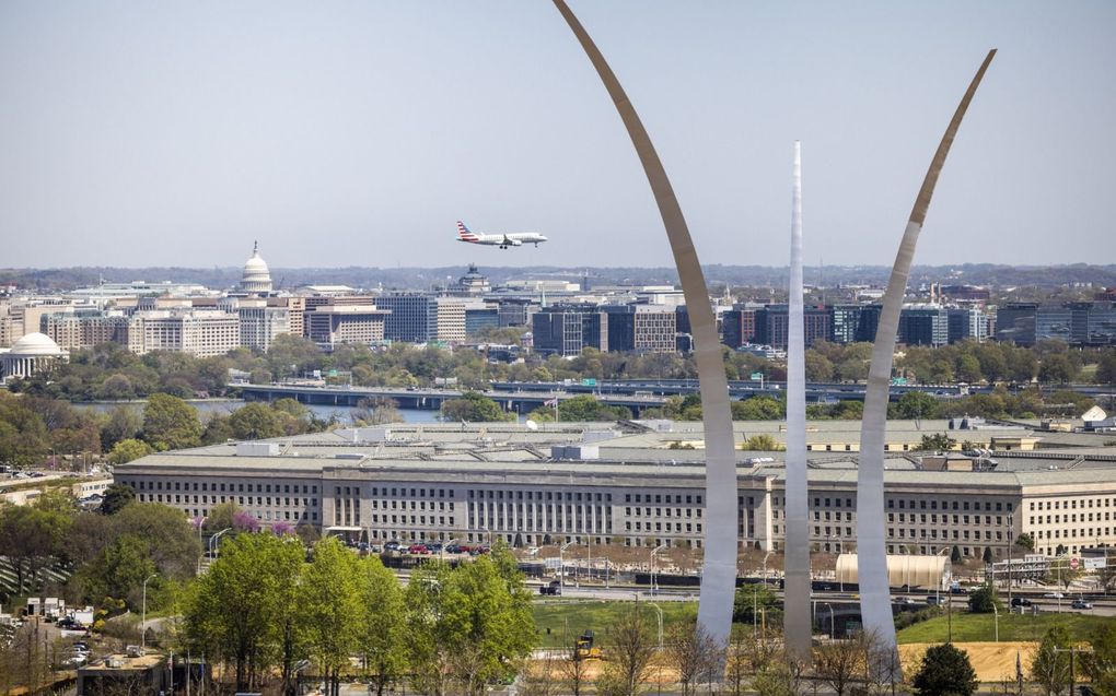 Het Pentagon in Washington. De Amerikaanse legertop is ernstig in verlegenheid gebracht na het lekken van topgeheime documenten. beeld EPA, Jim Lo Scalzo