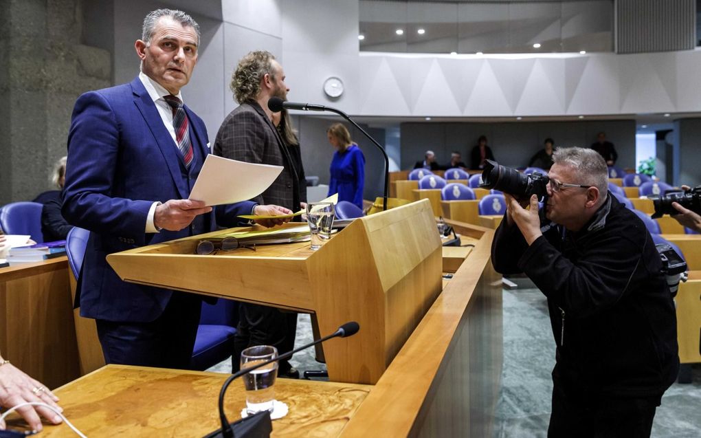 Voorzitter Tom van der Lee (l.) gaf woensdag en donderdag een toelichting aan de Tweede Kamer op het eindrapport van de parlementaire enquêtecommissie Groningen. beeld ANP, Remko de Waal