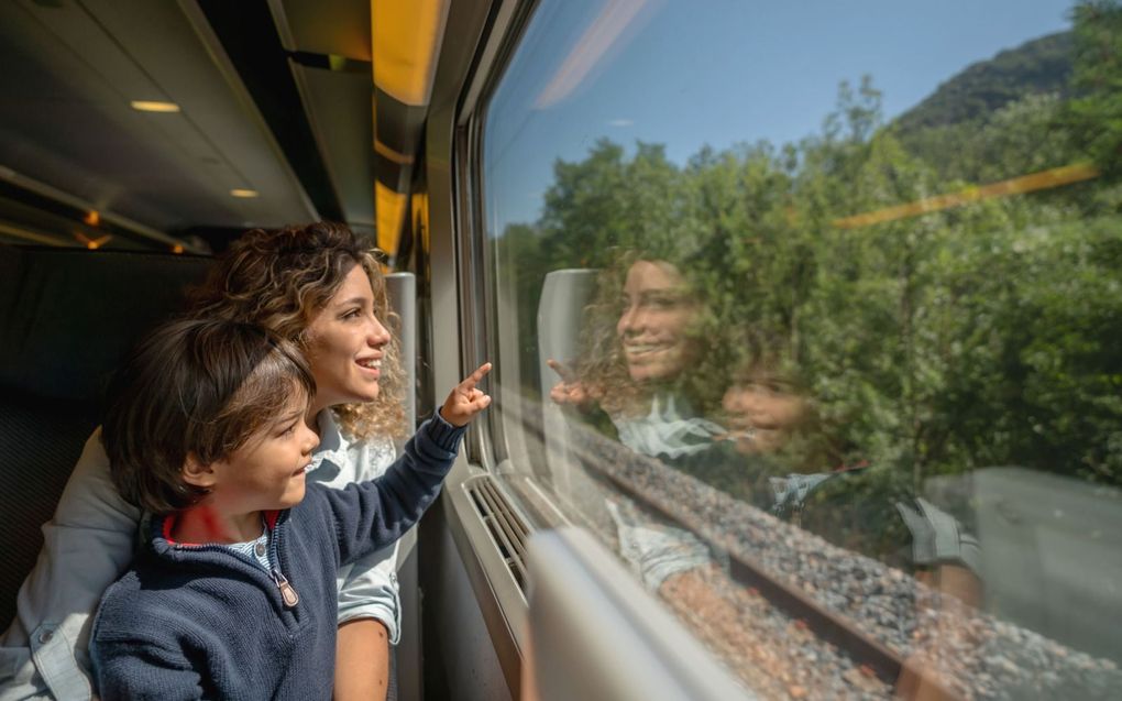 „Buitenlandse toeristen die de trein verkiezen boven het vliegtuig, verminderen de ecologische voetafdruk van het toerisme met een kwart.” beeld iStock