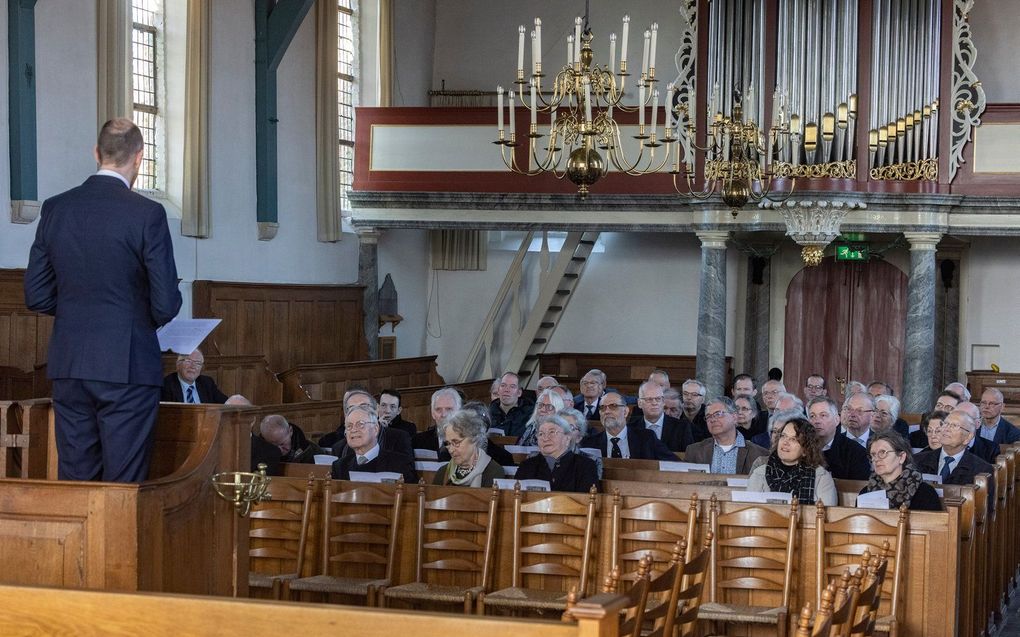 In Linschoten had zaterdag de presentatie plaats van het vijfde en laatste deel van de Encyclopedie Nadere Reformatie. Een van de sprekers was dr. J.W. Hengstmengel. beeld Erik Kottier