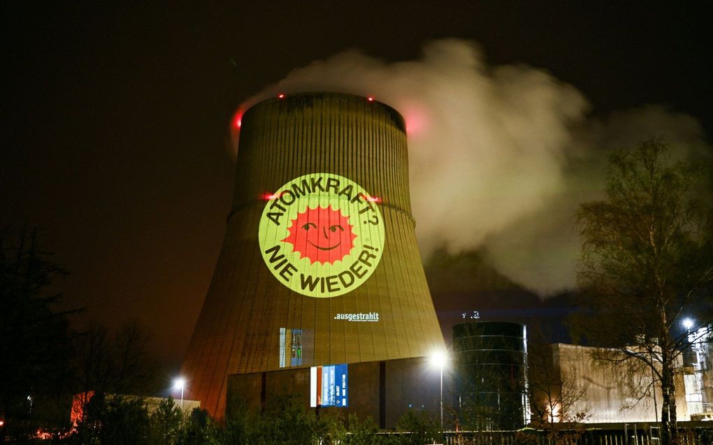 Protest tegen kernenergie op de koeling van een kerncentrale in het Duitse Lingen, eerder deze maand. beeld AFP, Ina FASSBENDER