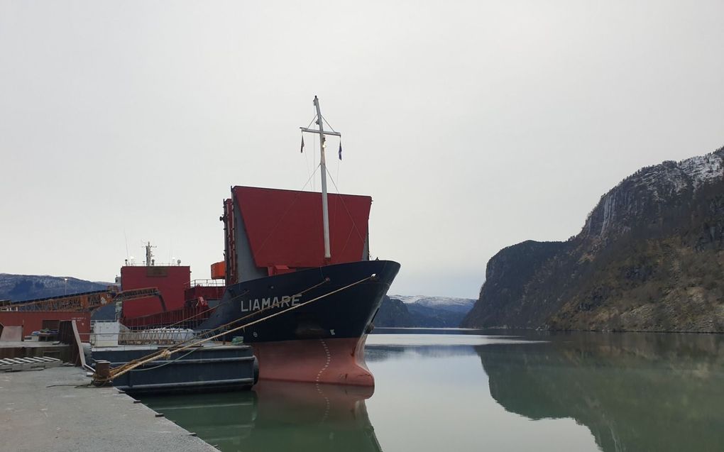 Inwoner Spotlijster Variant Laden in de fjorden gaat vaak met behulp van pontons