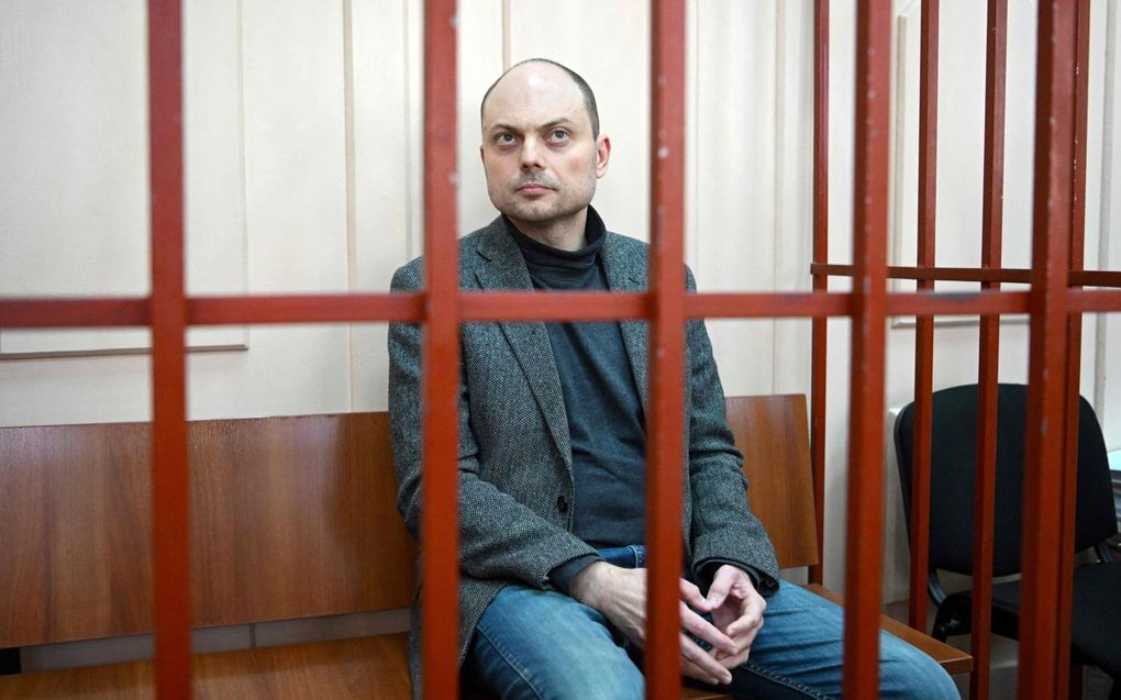 De Russische dissident Vladimir Kara-Murza is deze week wegens hoogverraad tot 25 jaar strafkamp veroordeeld. Hier Kara-Murza op een archieffoto uit  2022. beeld AFP, Natalia Kolesnikova