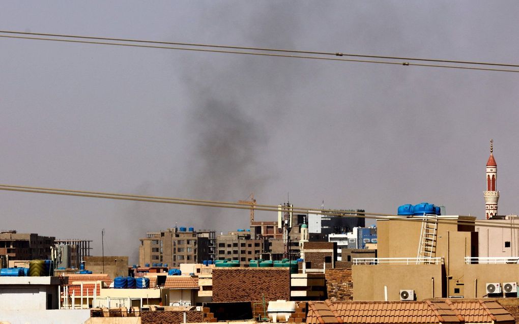 Rook boven Khartoem tijdens aanhoudende gevechten. beeld AFP