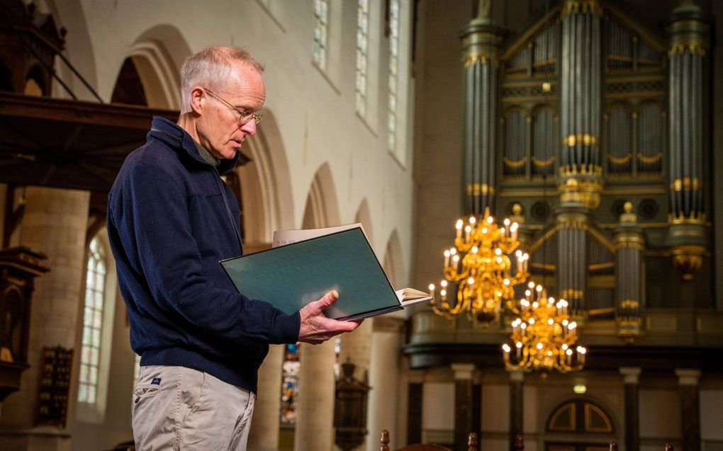 Bas de Vroome in de Oude Kerk in Delft. Beeld Cees van der Wal