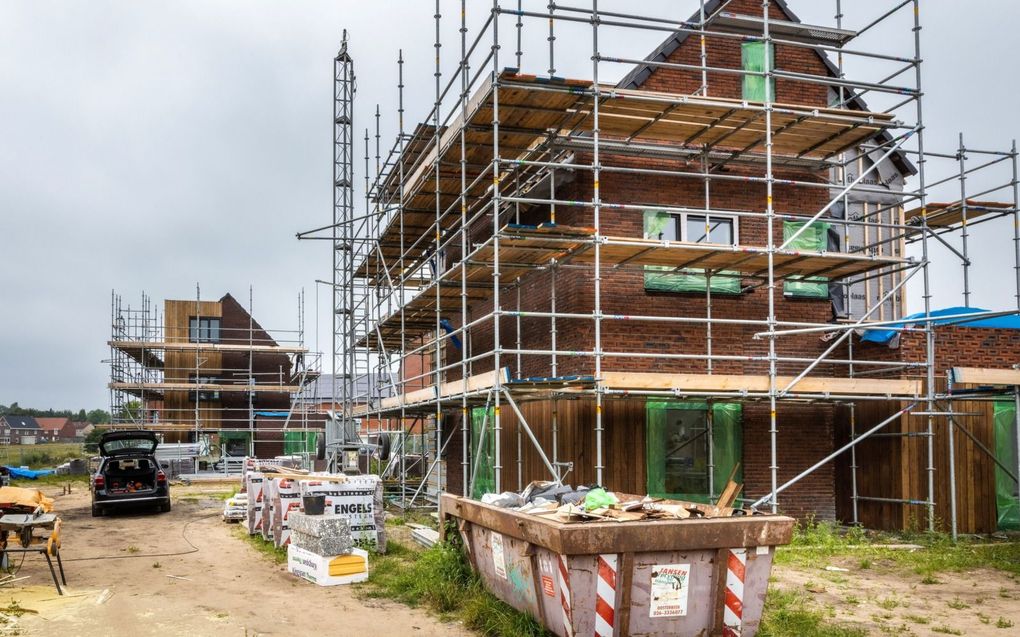 De woningnood neemt toe, maar nieuwbouwprojecten haperen doordat er te weinig huizen worden verkocht. beeld RD, Henk Visscher