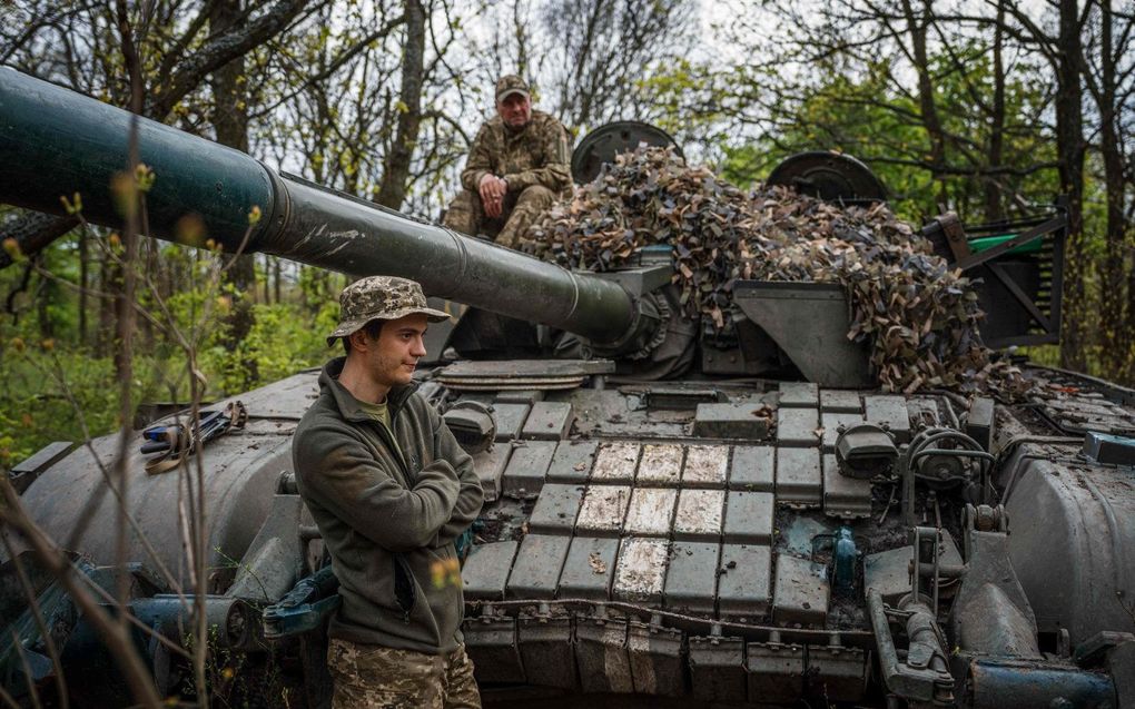 Oekraïense militairen in de omgeving van de stad Bachmoet. beeld AFP, Dimitar Dilkoff