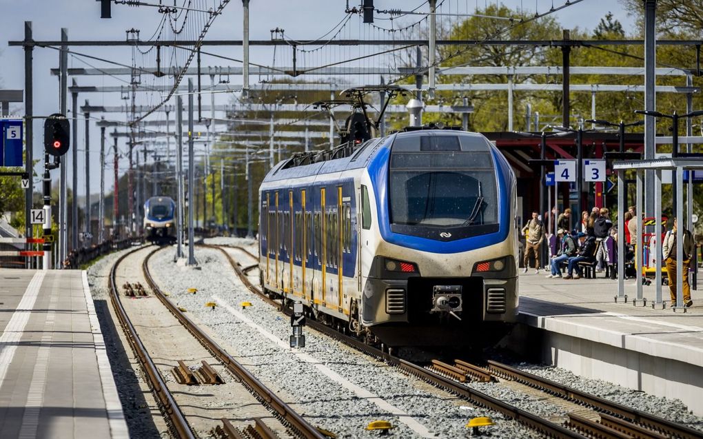 Een trein op station Ede-Wageningen tijdens de presentatie van het jaarverslag 2022 van ProRail. beeld ANP Remko de Waal