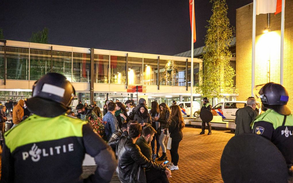 In en bij de RAI in Amsterdam-Zuid was het zeer onrustig rond de stembusgang voor de presidents- en parlementsverkiezingen in Turkije. beeld ANP, INTER VISUAL STUDIO