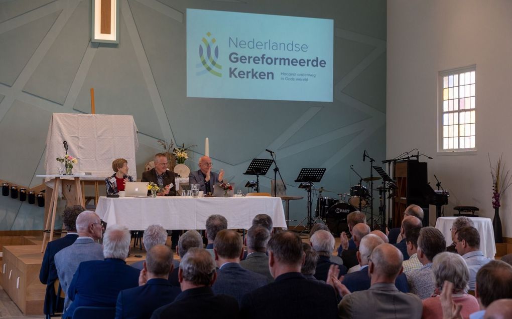 „Is het gezien de kerkelijke verdeeldheid een reden tot vreugde als twee kerken samen op weg gaan? Dat ligt er natuurlijk aan hoe. Niet als ze samen de verkeerde weg op gaan.” Foto: de Gereformeerde Kerken vrijgemaakt (GKV) en de Nederlands Gereformeerde Kerken (NGK) hebben zaterdag 15 april 2023 in Zoetermeer hun synode, die geheel gewijd was aan de eenwording van beide kerken, afgerond. beeld Martin Droog