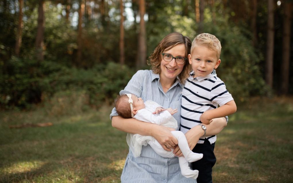 Christina Mol met haar twee kinderen. beeld Jolanda Weerheim