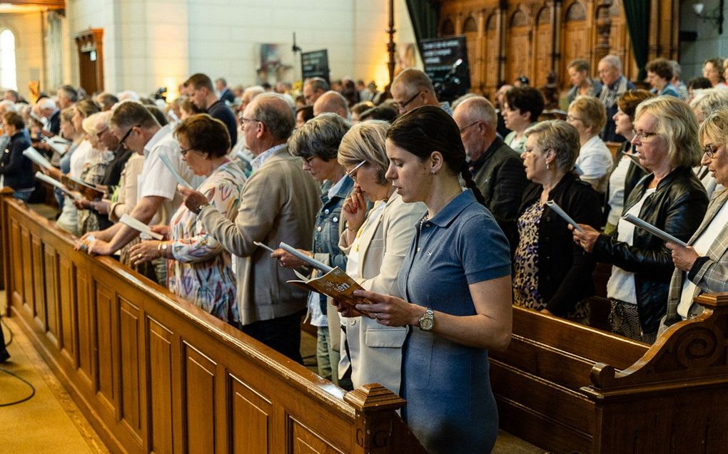 In de Grote Kerk in Apeldoorn had zaterdag het eerste Nederland Zingt Event van de Evangelische Omroep plaats. beeld André Dorst.