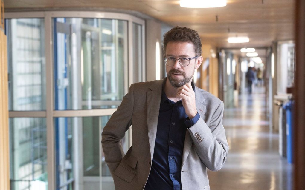 Dr. Bart Wallet sprak zaterdag op de jubileumdag van CGK-Vrouw in Bunschoten. beeld RD, Anton Dommerholt